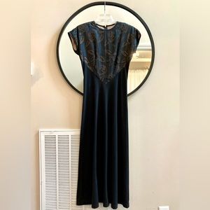 NWOT Kelly Bishop Maxi Dress